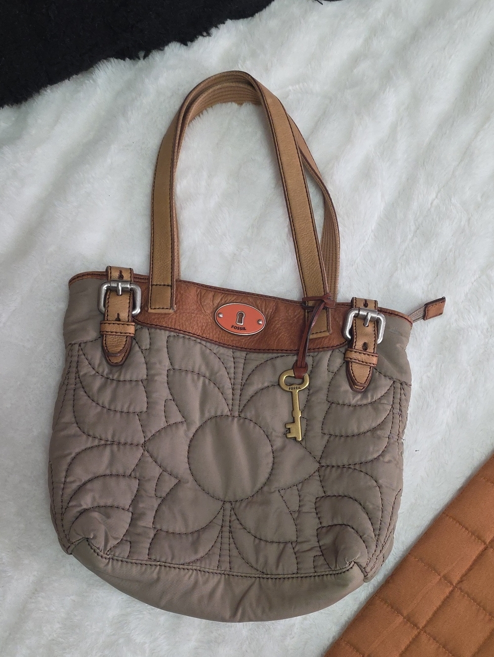 Fossil Taupe Quilted Shoulder Bag with Brown Trim Only Flaw Is Missing Pull